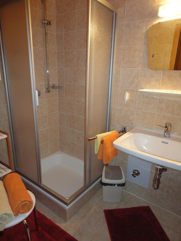 Kollehof Apartment Krumpendorf Bagian luar foto